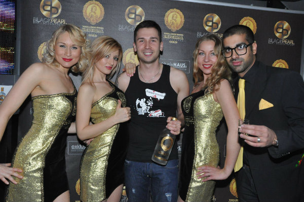 2013年3月30日瑞士伯爾尼舉行(xíng)的(de)酒會(huì)